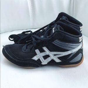 Lifting boots
